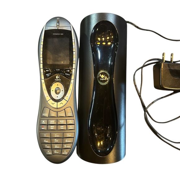 Logitech Harmony 880 Gray Universal Remote with Charging Dock - Picture 2 of 7